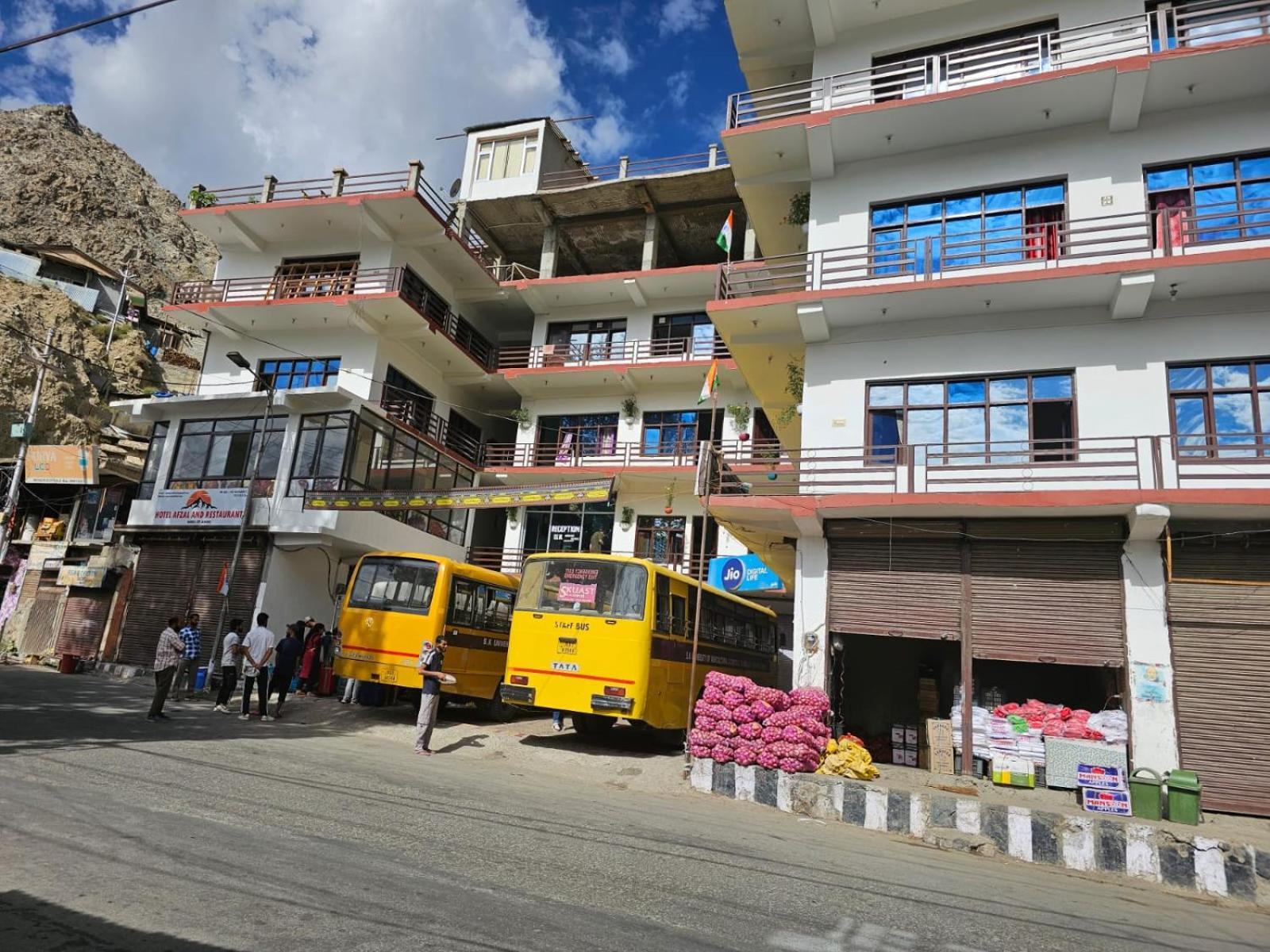 Hotel Afzal And Restaurant Kargil Zewnętrze zdjęcie